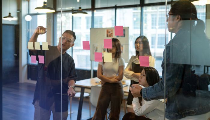 Perbedaan Konsultan Marketing vs Digital Marketing Agency, Mana yang Cocok untuk Bisnis Anda?